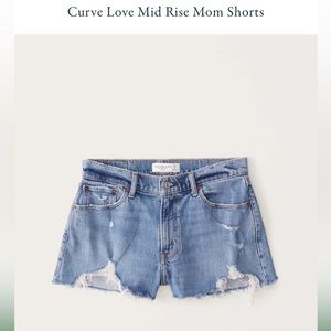 NWT Abercrombie jean shorts. The mom short in mid rise size 33 ( or a 16)